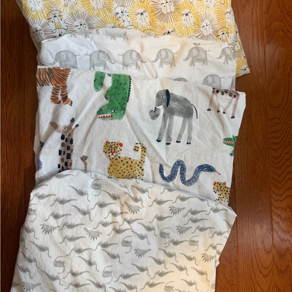 Set of 4 Potterybarn crib sheets